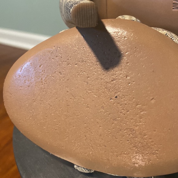 TORY BURCH LEATHER ANIMAL PRINT GLADIATOR SANDALS - Picture 8 of 11